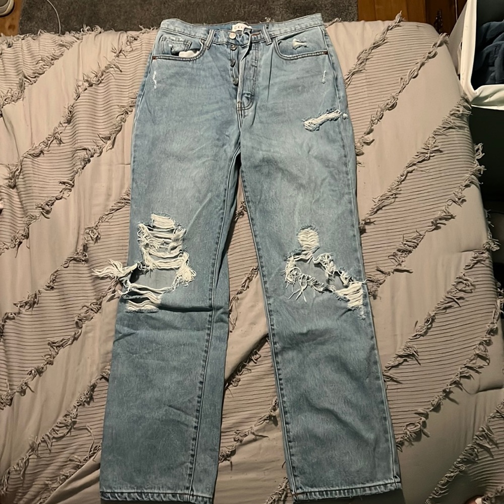 Lightwash Distressed Jeans